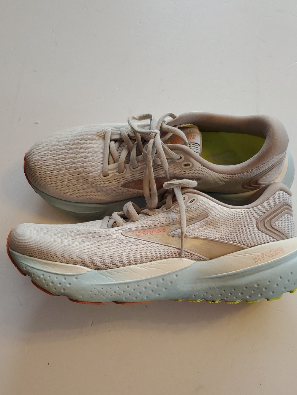 Brooks Women's Glyercin 21 Running Shoes Cream/beige/ Blue Size 9.5M.